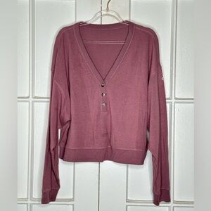 Alo Yoga Soho Cropped Henley